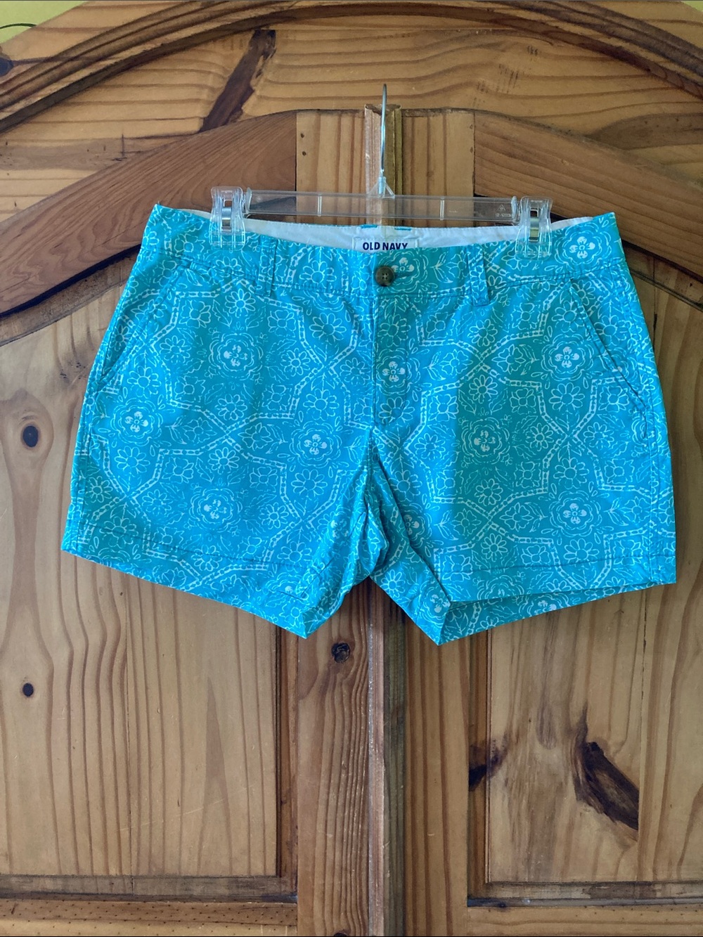Women's Old Navy green white Diamond flowers cute shorts size 8